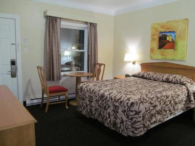 Knights Inn Ontario - 2