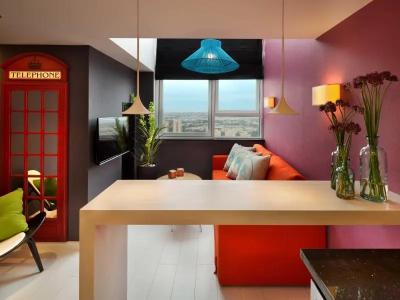 21st Floor - 83