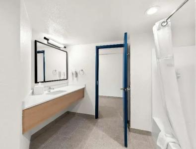 Barrington & Suites - 36