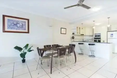 Cairns City - 18