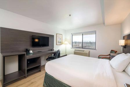 Baymont INN & Suites by Wyndham - 5