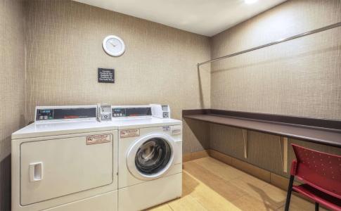 Hampton Inn & Suites - West - 28