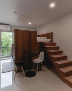 Psych Hostel - 5