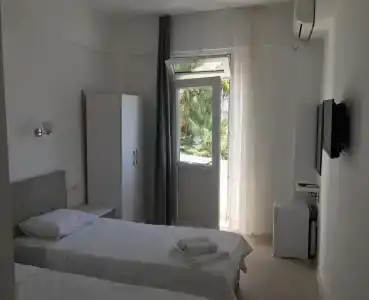 r House - 3