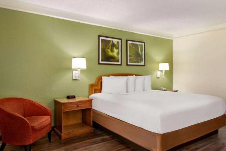 Baymont by Wyndham - Intl Speedway - 23