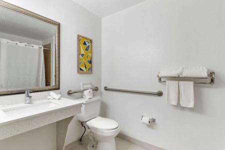 Country Inn & Suites by Radisson, Beach, TX - 8