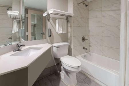 Days Inn & Suites by Wyndham - 8