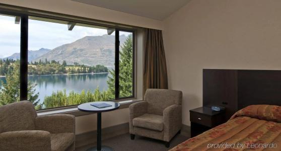 Copthorne & Resort Lakefront - 9