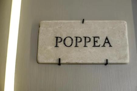 The Roman Empire Guesthouse - 86