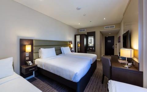 Premier Inn Airport - 17