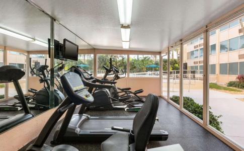 Days Inn by Wyndham Miami International Airport - 32