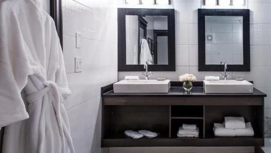 Best Western Plus Village Park Inn - 78