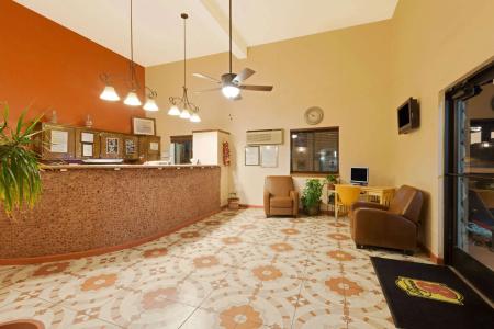 Super 8 by Wyndham/White Sands Area - 1
