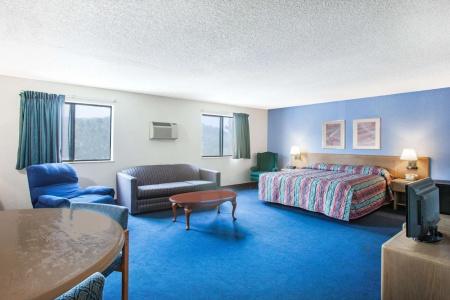 Super 8 by Wyndham - 23
