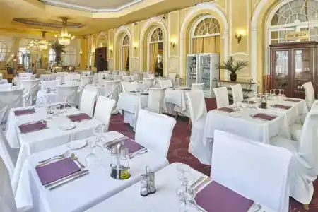 Hôtel Le Royal Promenade des Anglais - 18