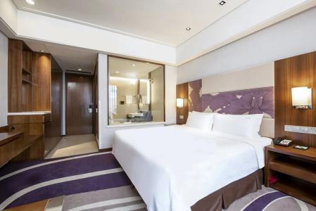 Holiday Inn Qingdao City Center, An Ihg - 3