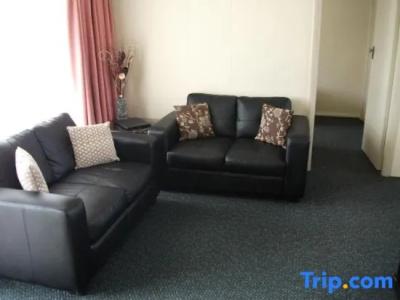 Scenicland Motels - 70