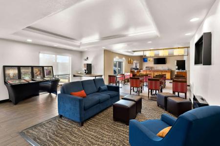 Comfort Inn & Suites near Kino Sports Complex - 13