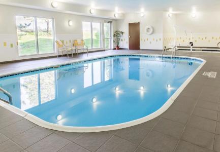 Fairfield Inn & Suites - 14