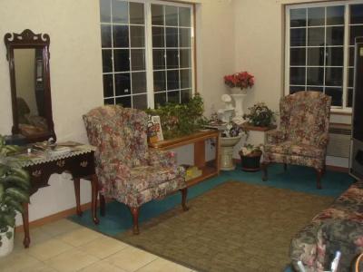 Townhouse Inn & Suites - 7