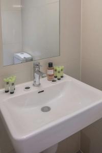 Queensway, Sure Collection by Best Western - 34