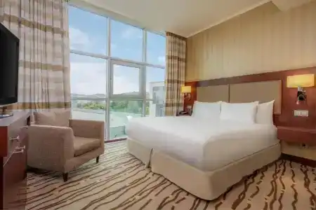DoubleTree by Hilton Bratislava - 60