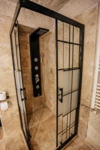 Elite Cave Suites - 56