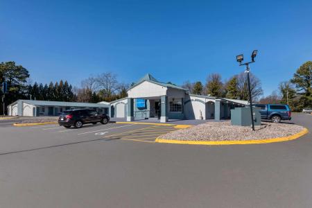 Rodeway Inn - 11