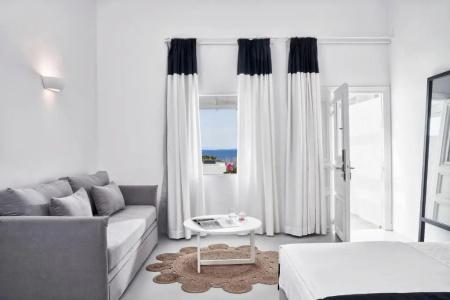 Mr. and Mrs. White Tinos - 162