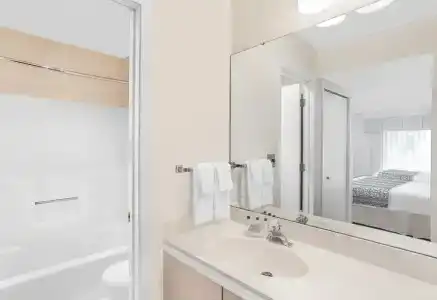Hawthorn Suites - 23