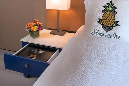 Staypineapple, Rose, Downtown Portland - 59