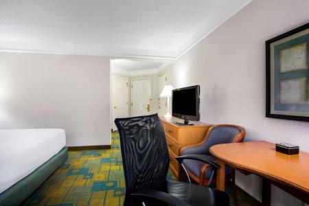La Quinta by Wyndham Austin Southwest - 58