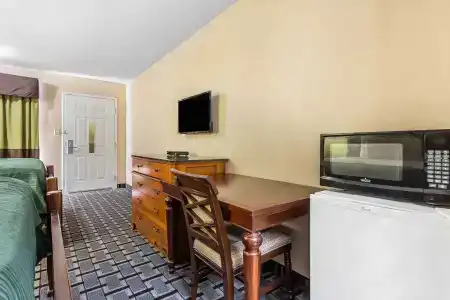 Rodeway Inn - 17