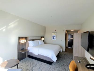 Holiday Inn Express & Suites West - 34