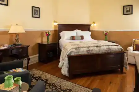Albemarle Inn - - 44
