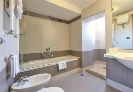 Suites & Residence - 87