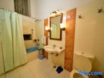 Arya Niwas - 121