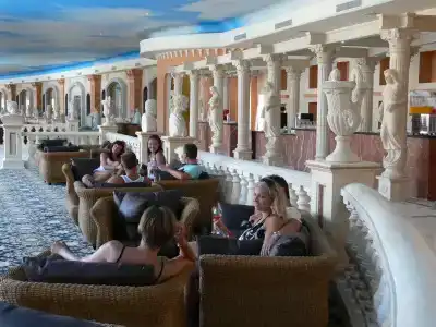 Titanic Palace - Families and Couples only - 35