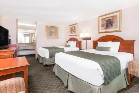 Ramada by Wyndham - 4