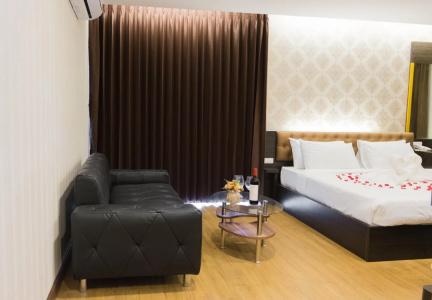 The Y Boutique - 7