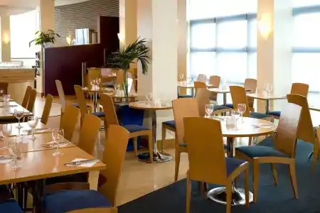 Premier Inn Wimbledon South - 20
