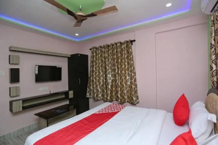 Oyo 22566 Red Velvet Inn - 1