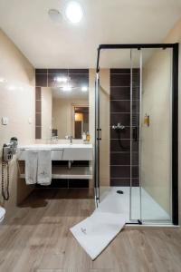 Grape Town -, Spa, Sport, Bowling, Squash, Restaurant - 54