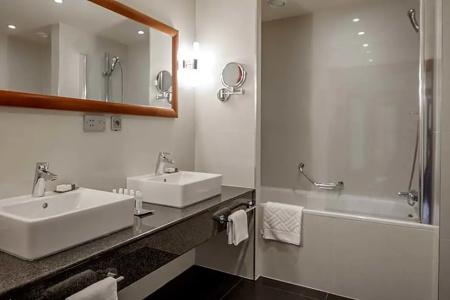 DoubleTree by Hilton Bratislava - 50