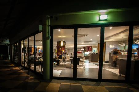 Rydges - 25