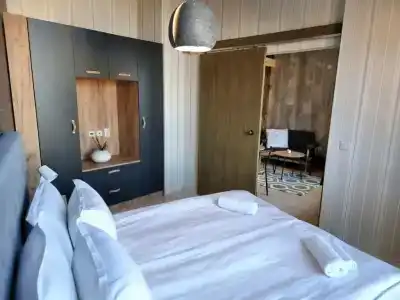 Boutique Entry e - 2