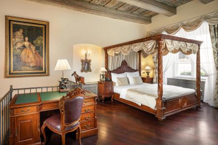Iron Gate & Suites - 32
