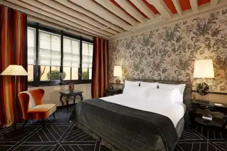 Le Pavillon de la Reine & Spa - Small Luxurys of the World - 172