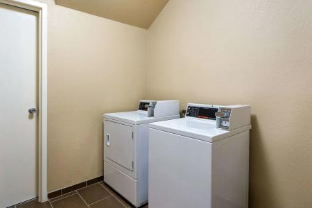 Comfort Inn & Suites Airport - 20