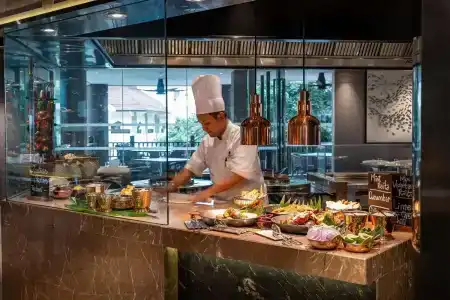 DoubleTree by Hilton Lakeside - 12